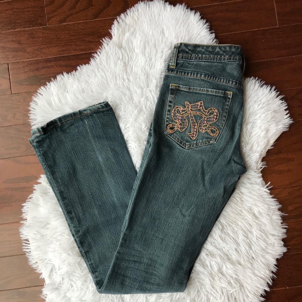 ❤️ Seven7 Jeans Vintage distressed design. Size 26
